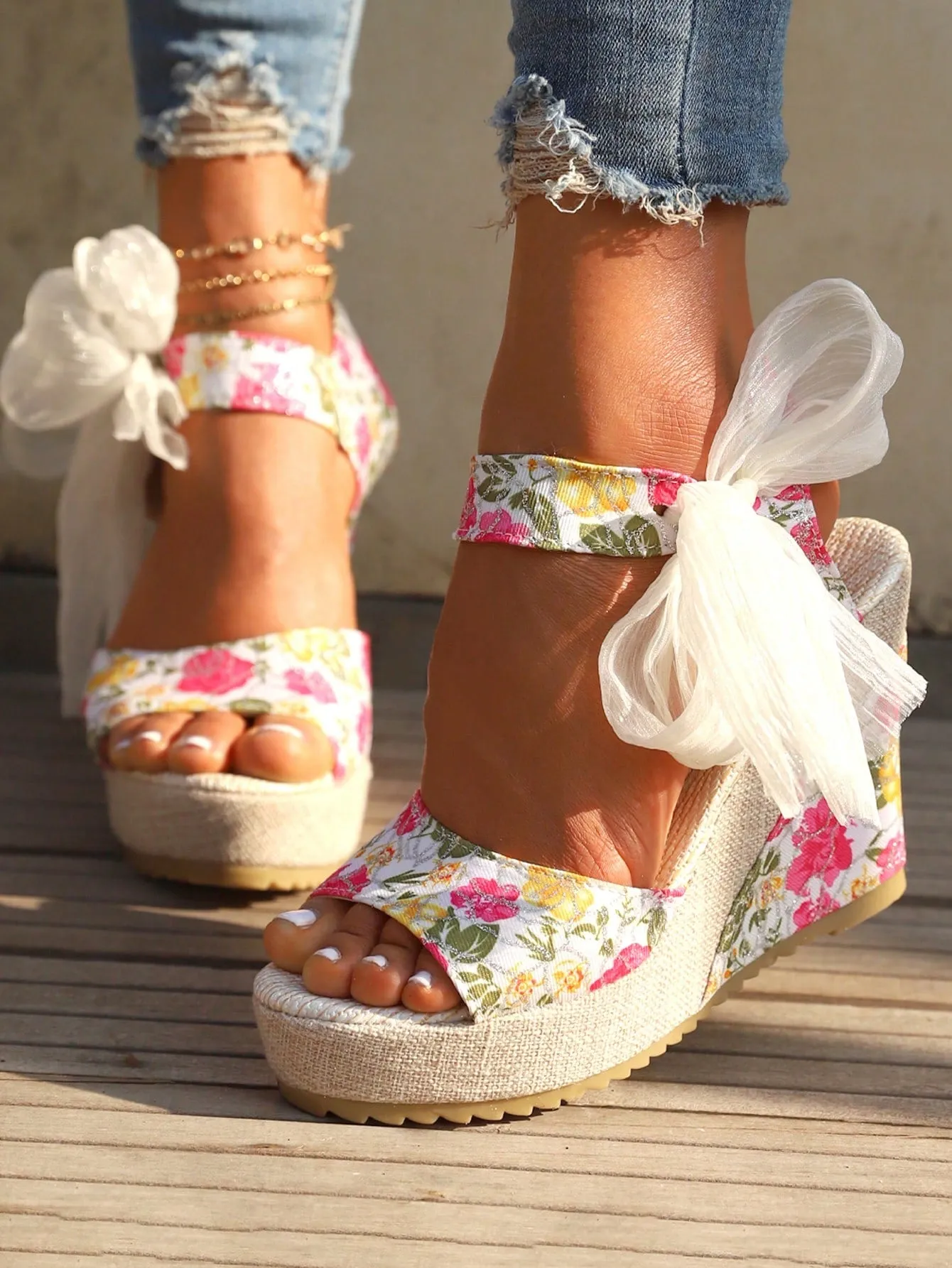 Fahionable  Bow Decor Floral Pattern Bow Decor Ankle Strap Wedge Sandals