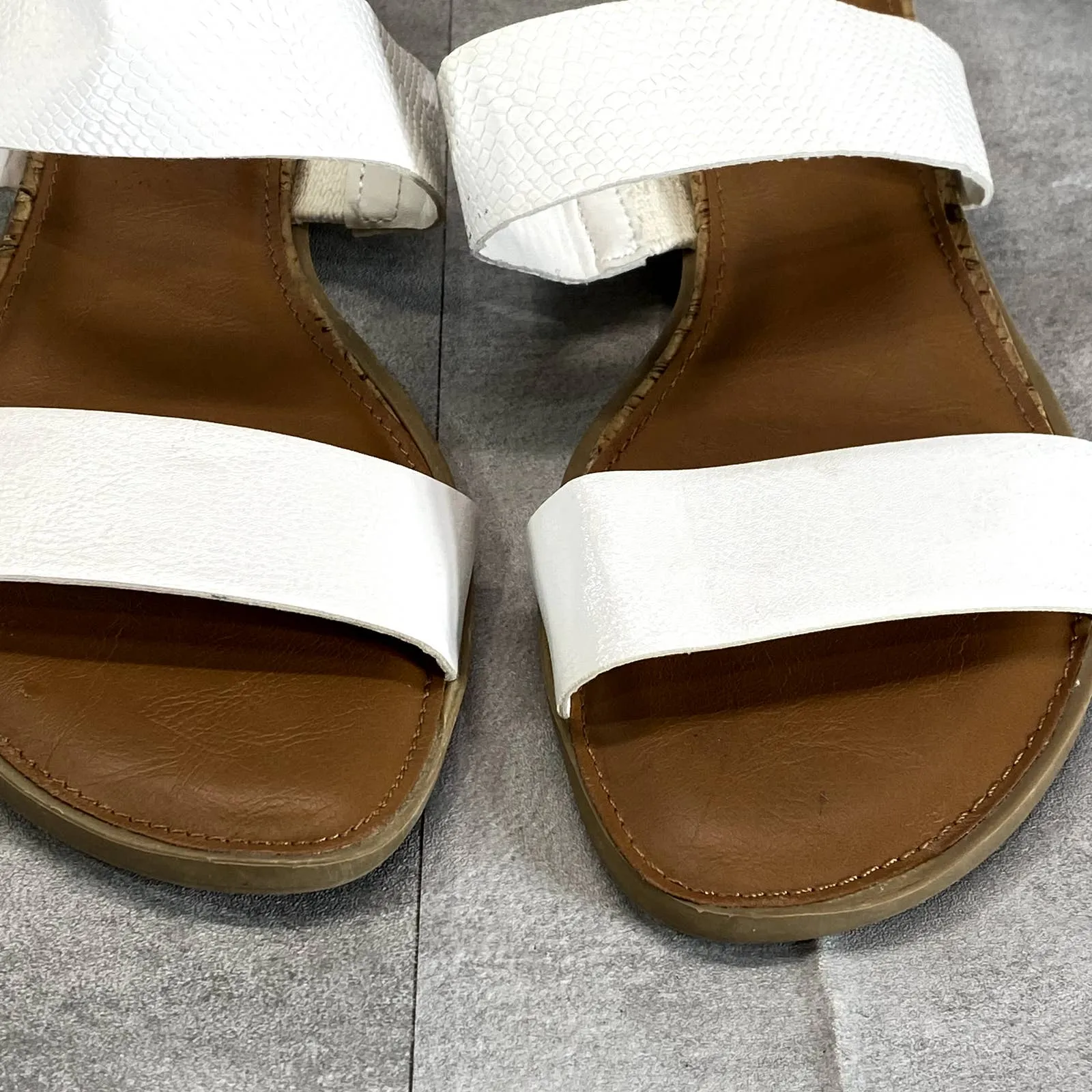 SUN STONE Women's White Easten Embossed Round-Toe Slide Wedge Sandals SZ 6.5